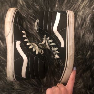 Black Sk8-Hi vans